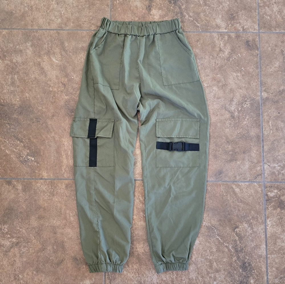 Olive Black Detailed Utility Cargo Jogger